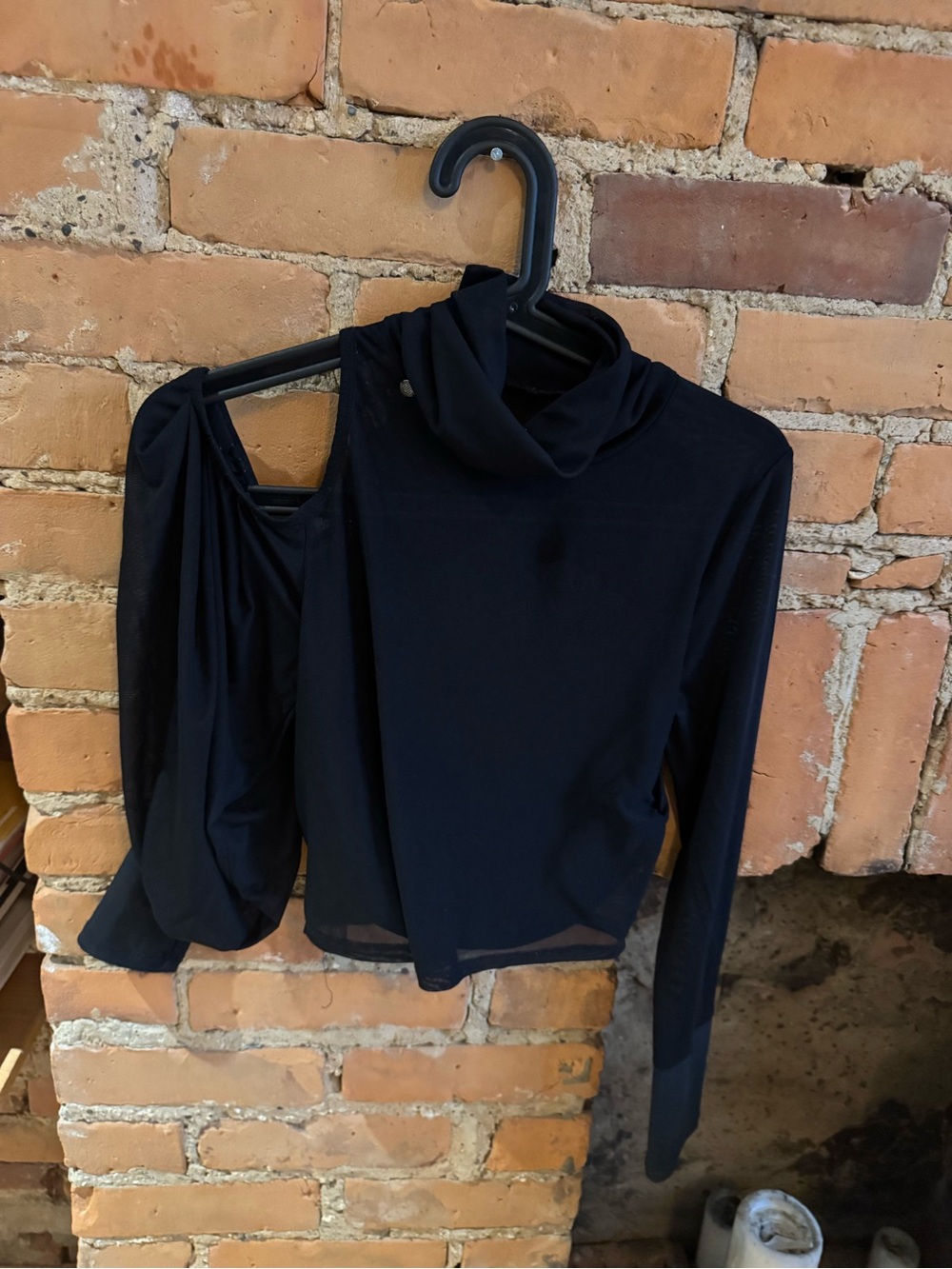 Women's Black One-Shoulder Long-Sleeve Top